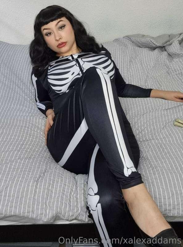 wanna eat my pussy? bone appetit 💕🦴💀
