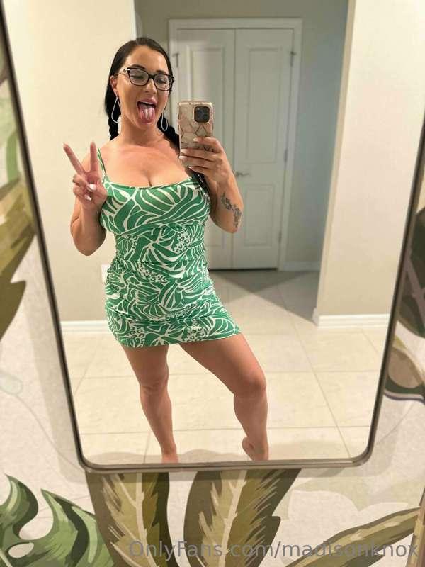 Can I sit on your face?💦Tip $5+ for a naughty pic bundle💦Tip..