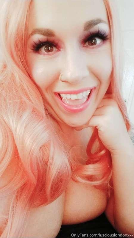 Tits & Wigs! 😁🍒💋