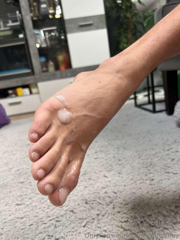 Suck My Toes Clean 👅