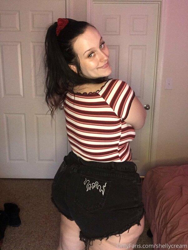Who wants to watch me fuck myself silly tonight? I’m SOOOOO ..