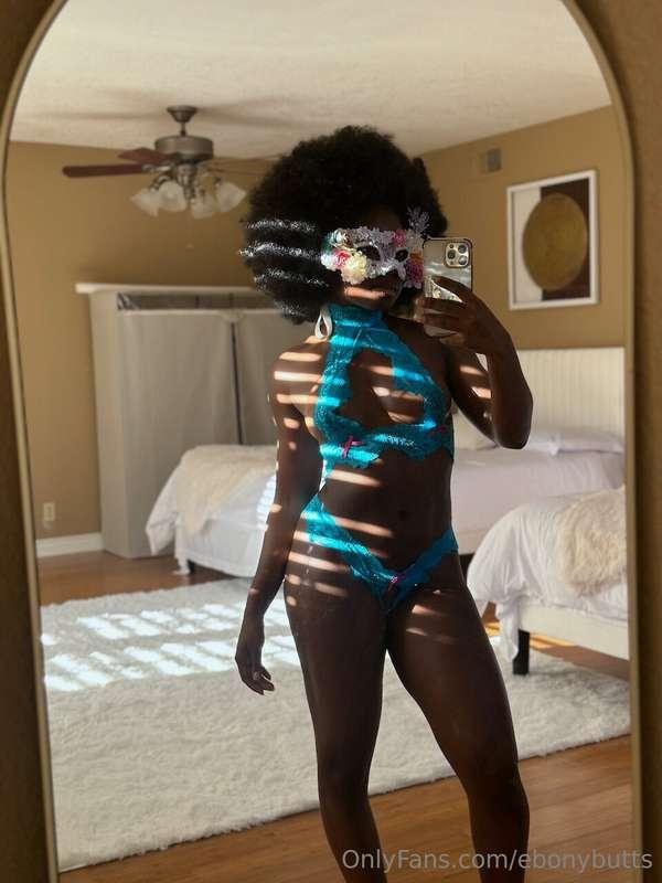 Inviting enough daddy? 🙈😘 Full catalogue on @ebonybuttspremi..