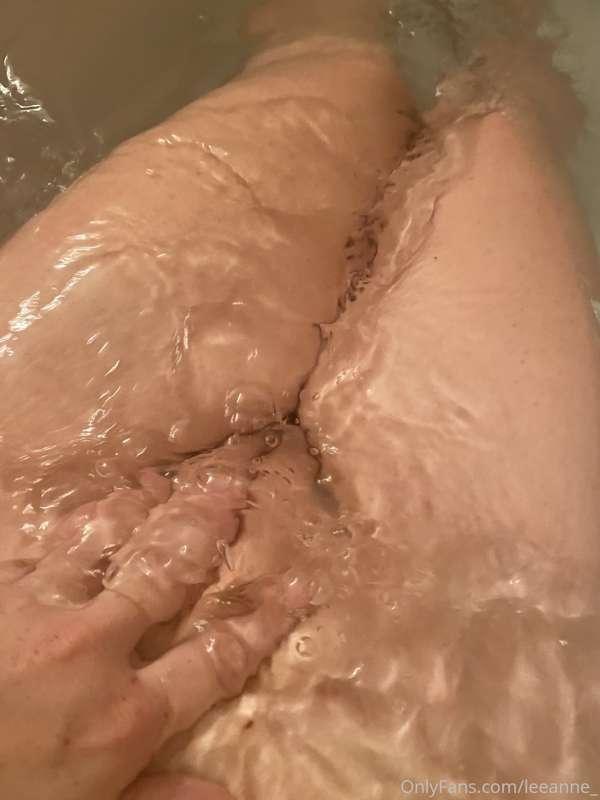 Like if these pics send tingles to ur dick!! I love it. 🥰Sen..