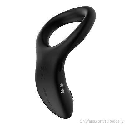 For those interested on me trying a Lovense toy:
https://t.c..