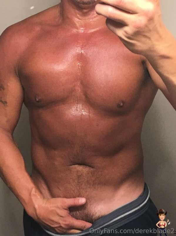 Who do you want swallowing your load? 💦💦💦