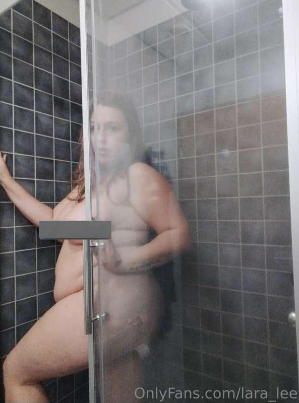 Shower time 🚿

Full content uncensored at @thelara_lee