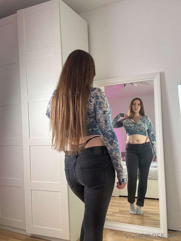 Can't decide, which outfit to wear today 👚