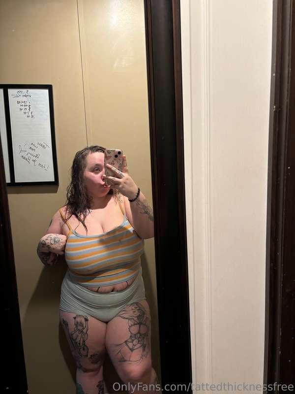I’m gonna start going live on here 🤭. Maybe tonight ill test..