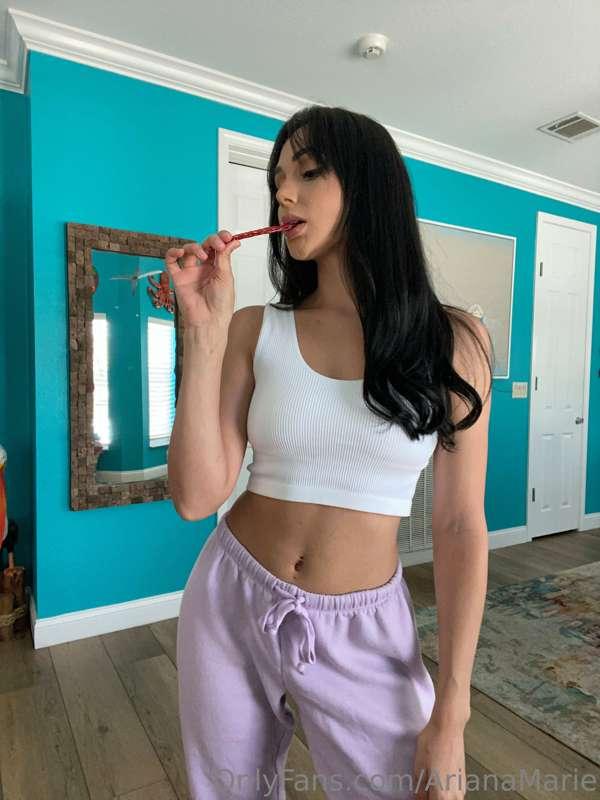 ## 𝐼 𝓌𝒶𝓈 𝒷𝑜𝓇𝓃 𝓉𝑜 𝓈𝓉𝒶𝓃𝒹 𝑜𝓊𝓉 🎀