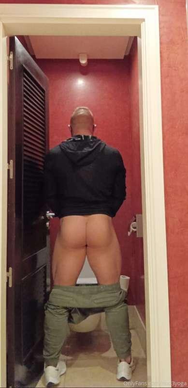 Never miss an opportunity to take a picture.... 🍑😈🍑😈