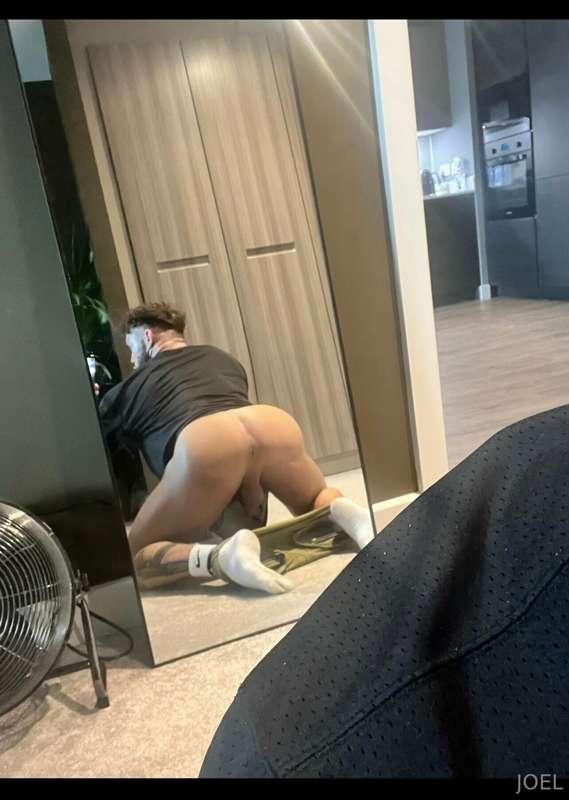 Who’s gonna come over and taste my hole?