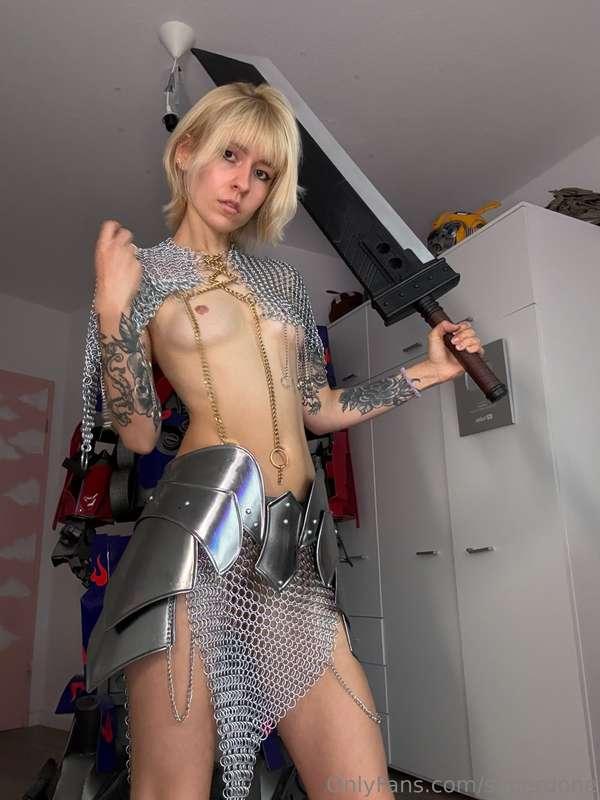 First part of the armor is off so u get a god view before I ..