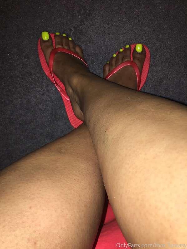 Yellow toes and red flip flops