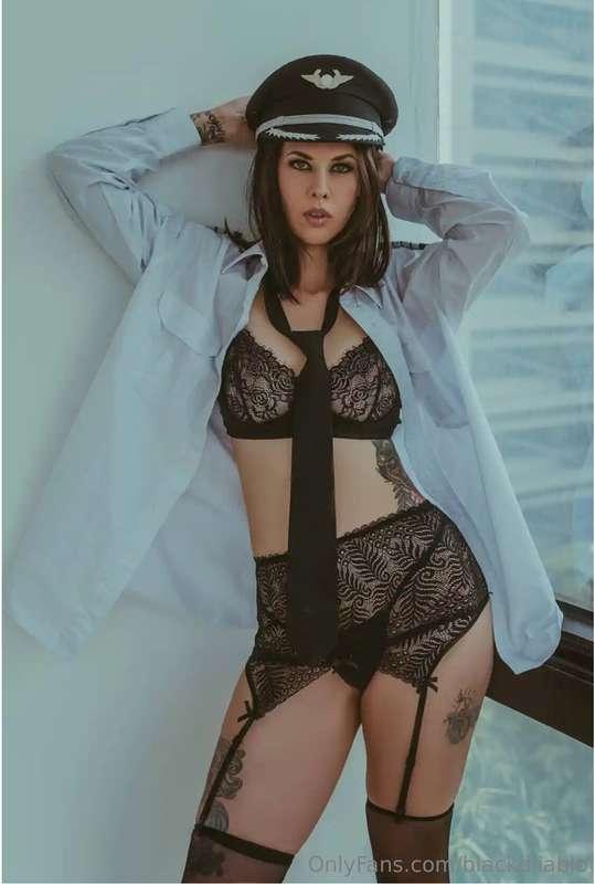 FLY WITH ME!!!! 👩‍✈️✈️🔥

Por fin ya puedes comprar este set ..