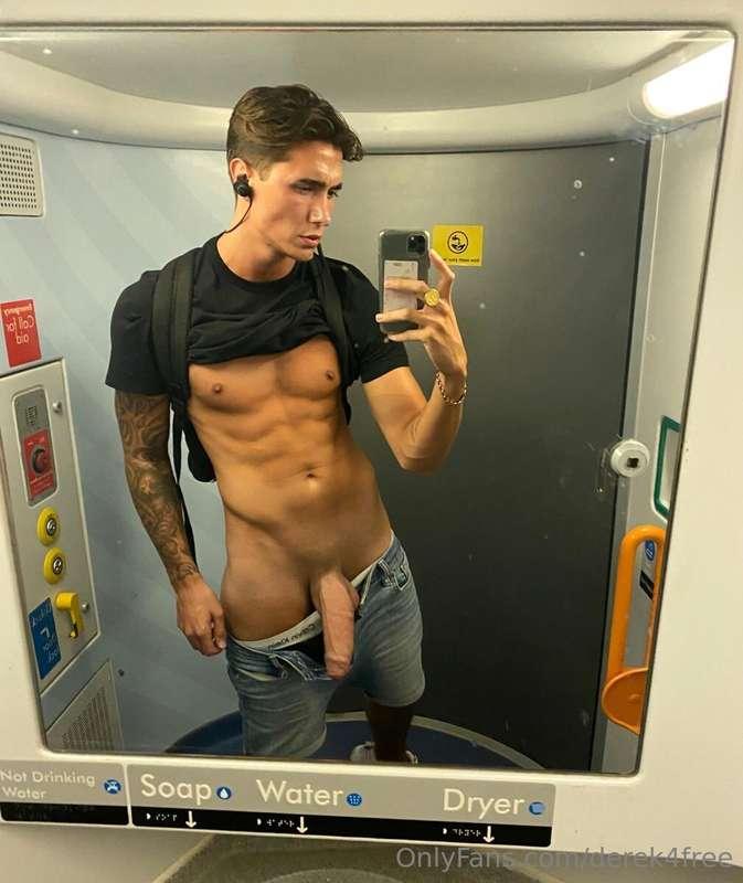 derek4free image #1