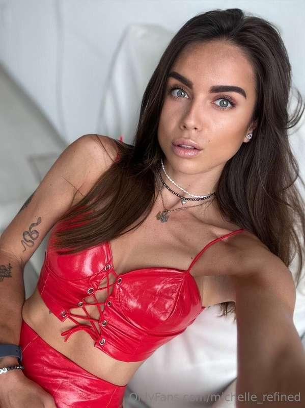 Cutie princess @alice_ballet 👑 wants to share her real devil..