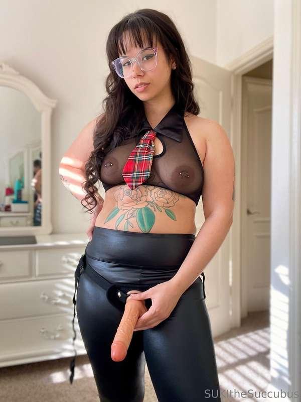 NEW strap on bj roleplay vid in your dms **tomorrow 4/6 @ 6p..
