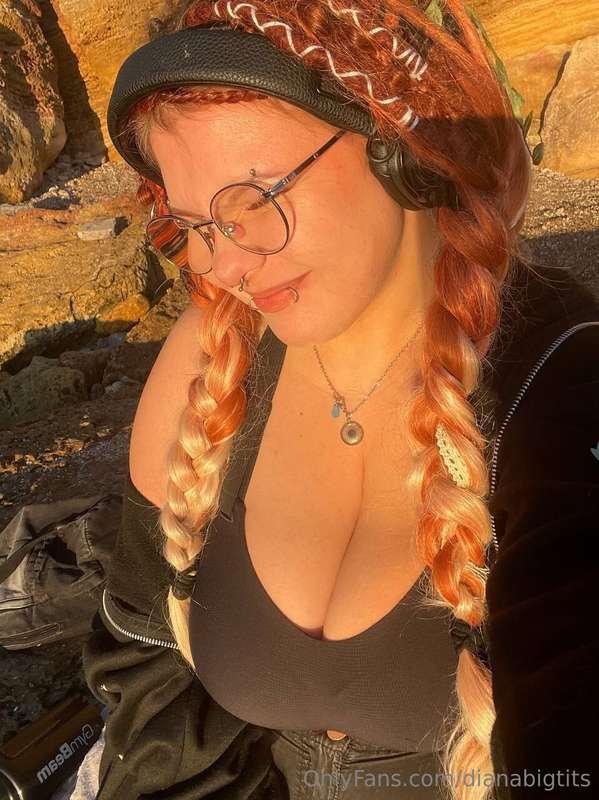  Watching the sky paint itself in gold hues… 🌅