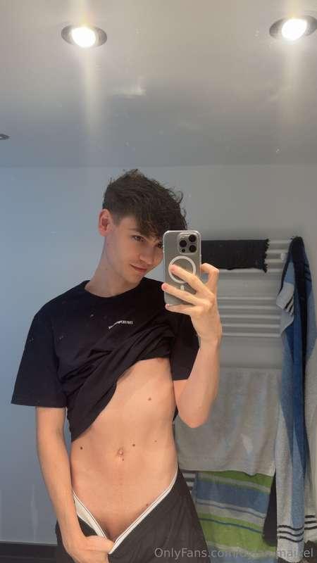 Come with me to the bathroom 😛