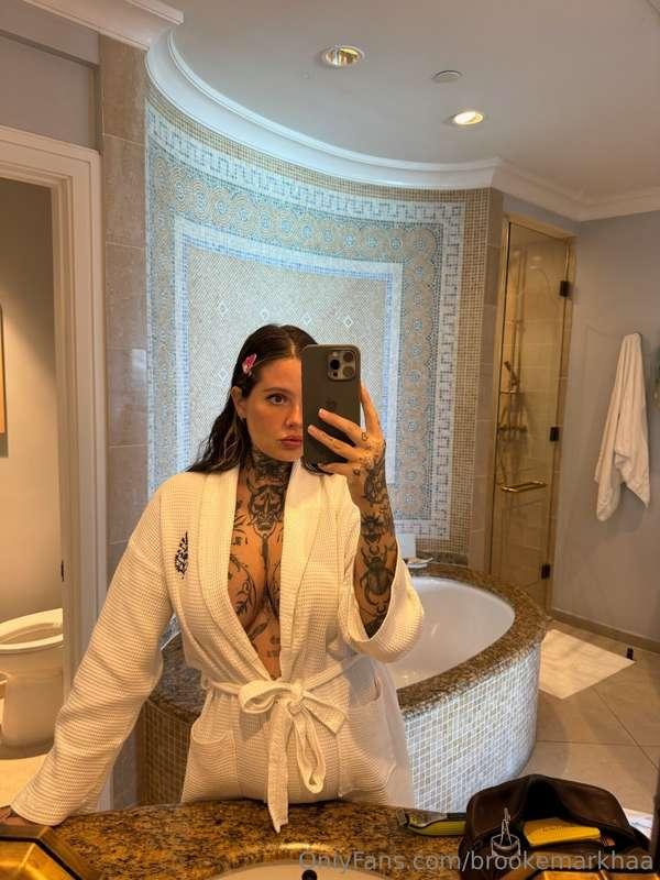 who wants this robe off? 🙈