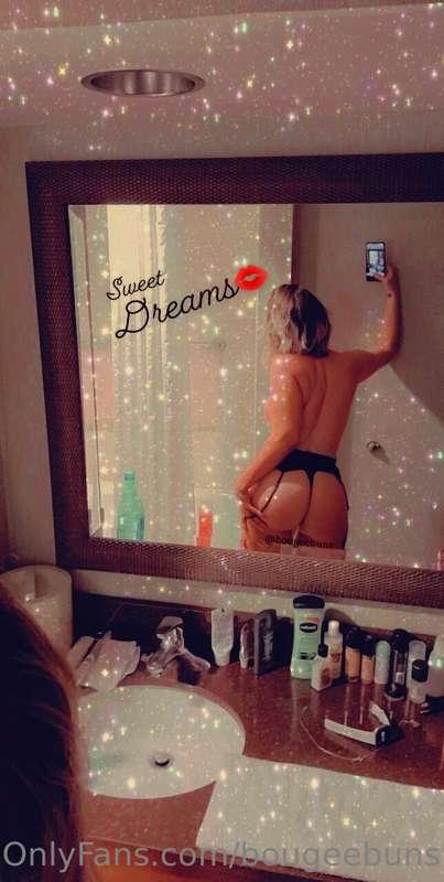 "Sweet dreams are made of these"🎶
What are your dreams made ..
