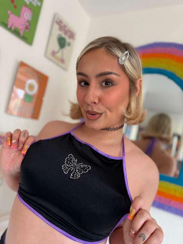 They say I'm shy... But we both know how dirty I can get🤭😈