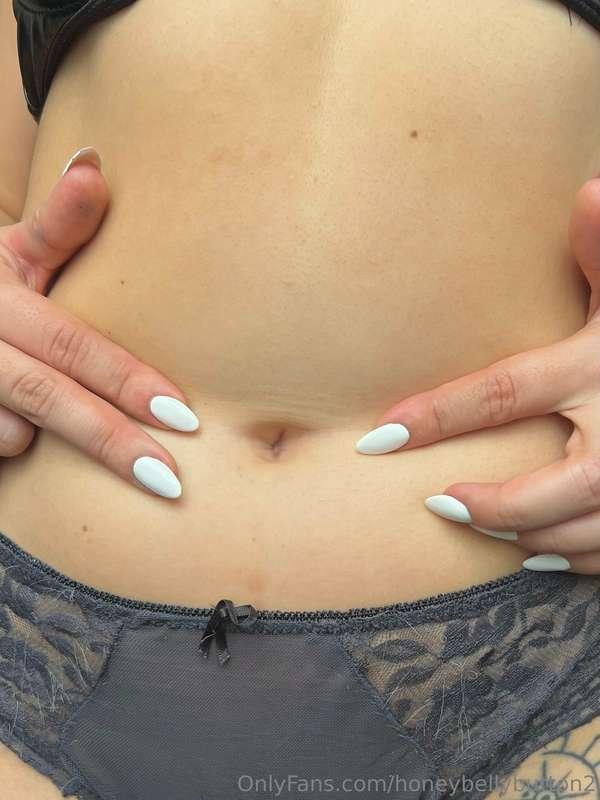 spreading open my sexy belly button so you can lick and teas..