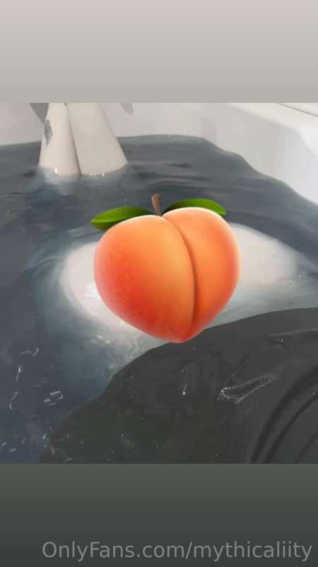 Bonus wet butt wiggle video from my bath shoot the other day..