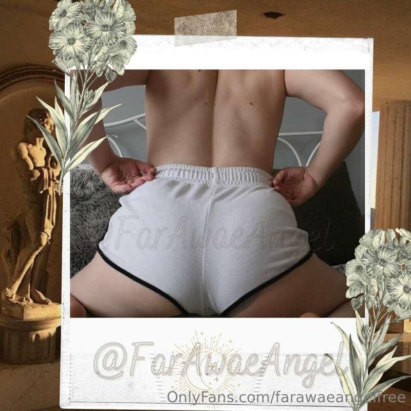 Booty shorts 🥰🤍