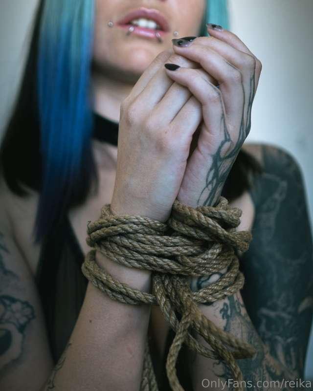 Si jugamos un poco con cuerdas? 😳🌹 Dejame atada y disfruta d..
