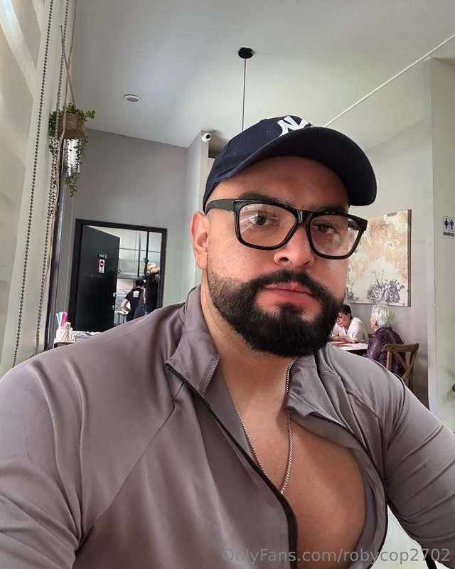 My Phat ass in a restaurant 😈