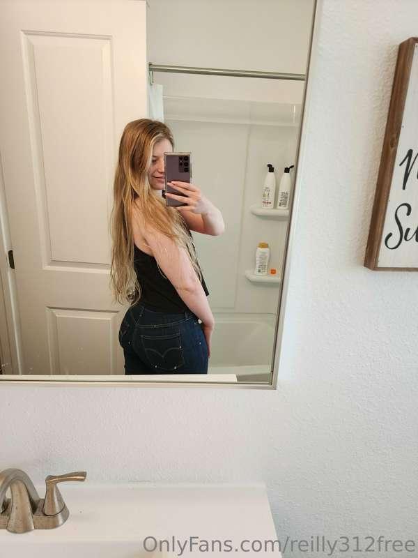 😉 Big booty in jeans