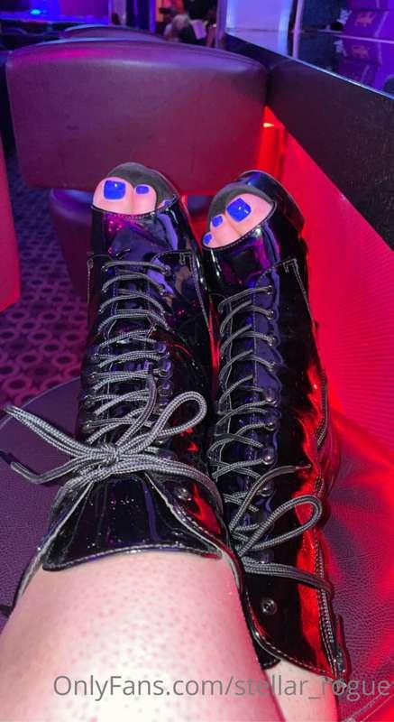 Anyone like feet? I just love my toes poking through my boot..