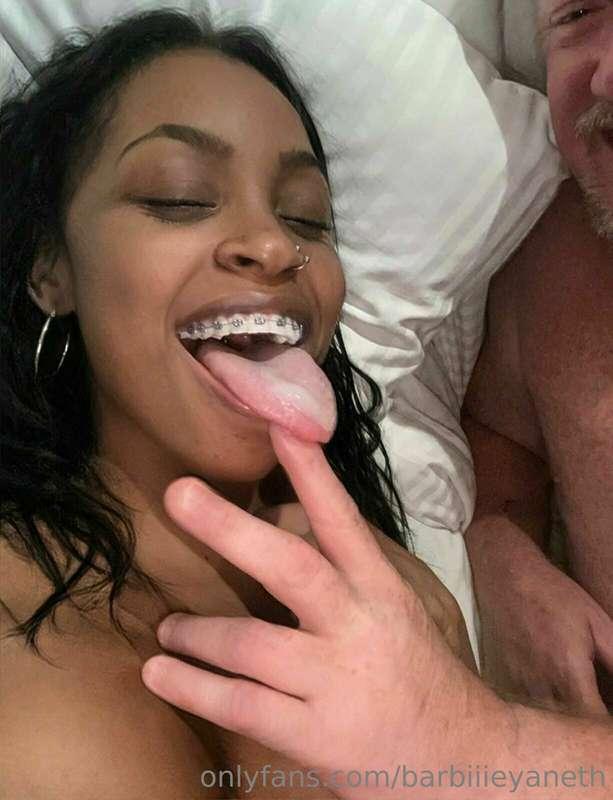 Me encanta la leche en mi lengua 😜