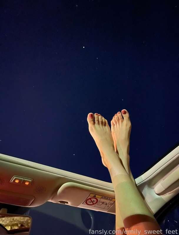 emily_sweet_feet image #0