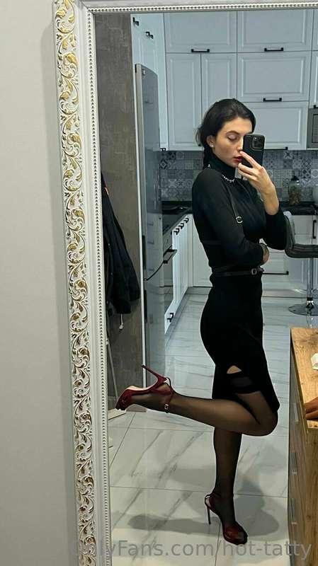 🖤🎩black is a color that symbolizes deep affection, elegance ..