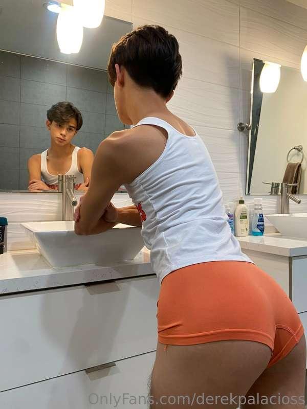 derekpalacioss image #1