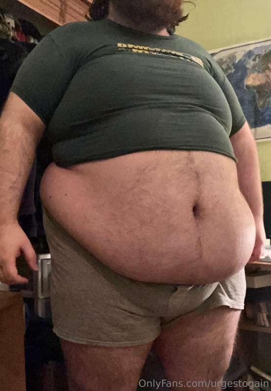 The green shirt just keeps riding up as well! I know this wo..