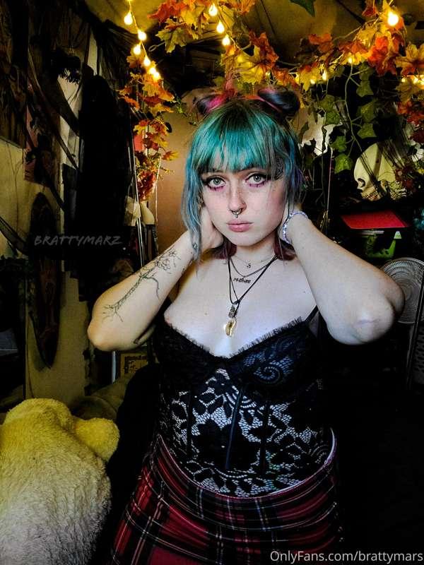 Pet my hair and make me cum