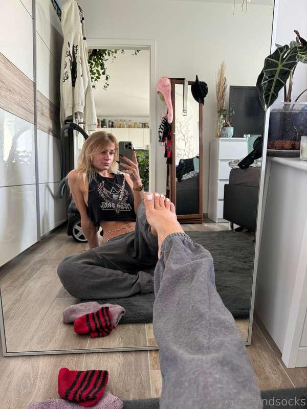 emmyfeetandsocks image #0