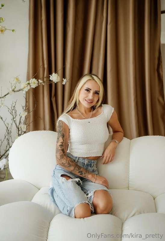 Soft look, warm smile… and a thousand playful thoughts behin..