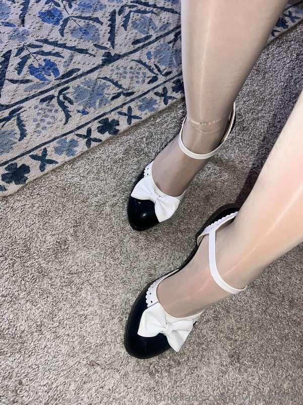 nylonskitten image #2