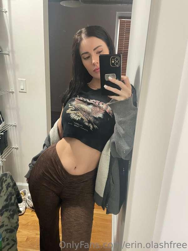 Happppy Friday 🖤 sent you something!