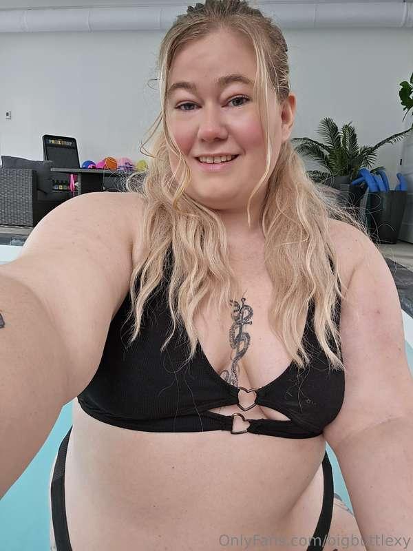 Wanna swim with me or be drown in my squirt? 💦