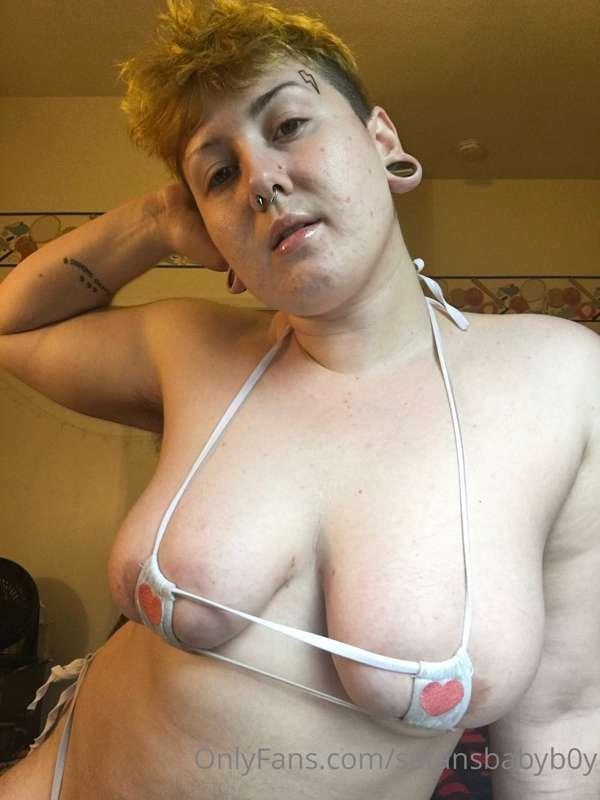 my premium page is still $4 💋 @hailb0ypussy666