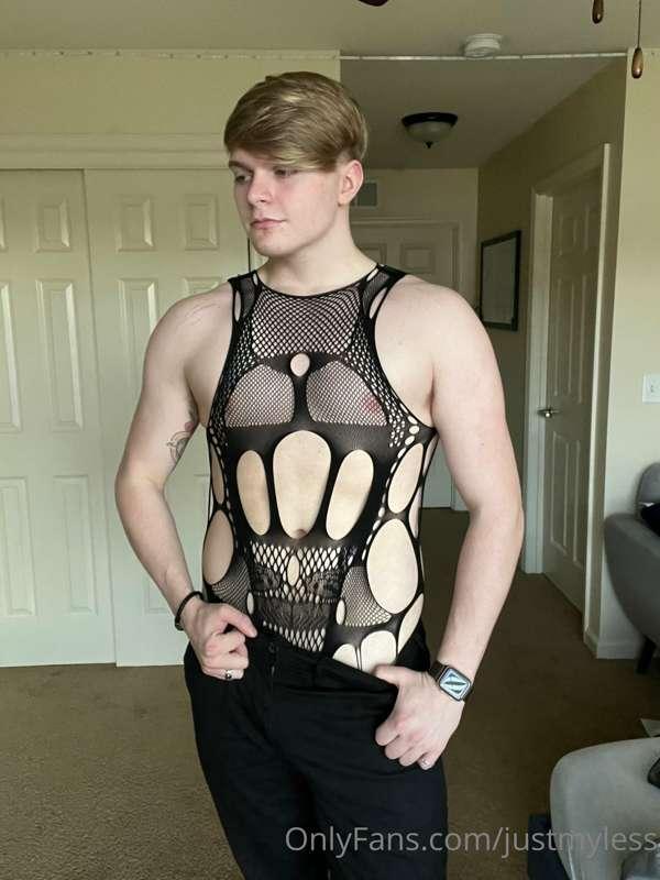 Took some pics in my LEAK top what do you think bb?