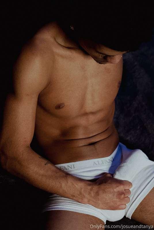 spicy photos I took of Josue 🤭🥵🍆 his body is soooo 😩