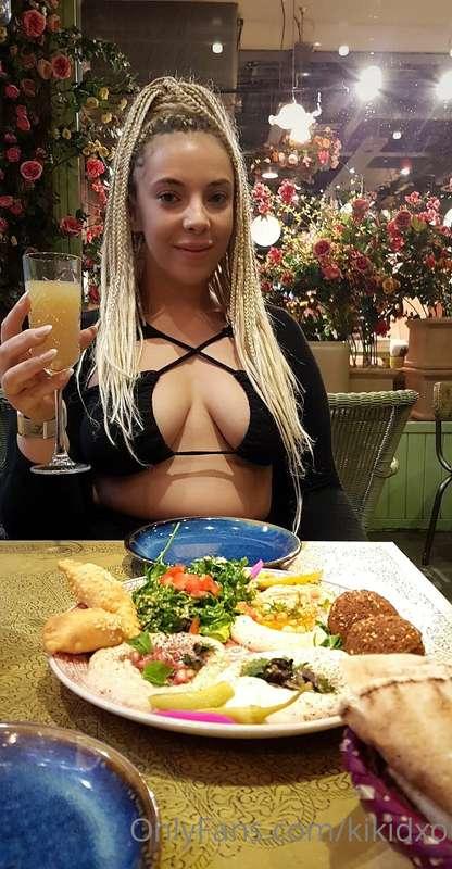 Tits out over dinner.. standard 👀😈