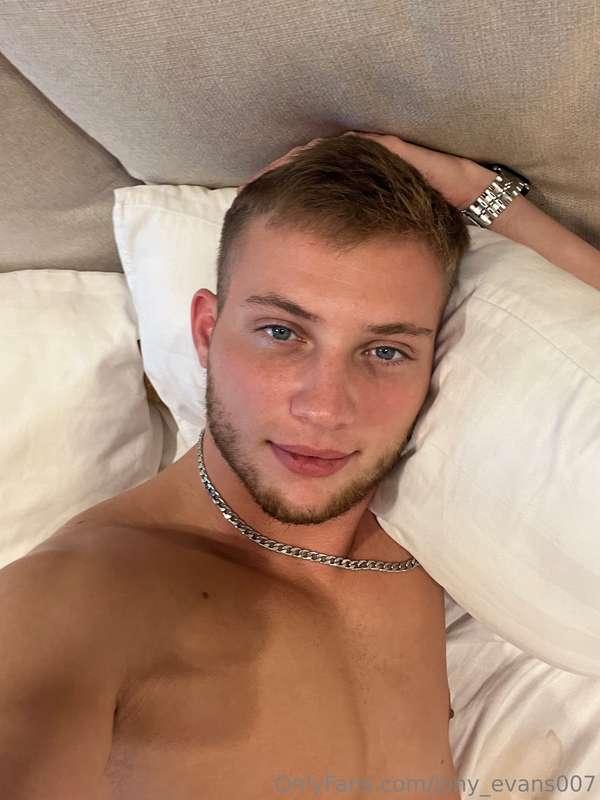 Wanna feel ur sweet hugs this lovely morning🥰