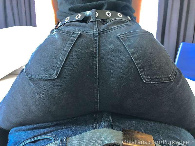 Look at that view! Oh wait, you can’t cos my ass is in the w..